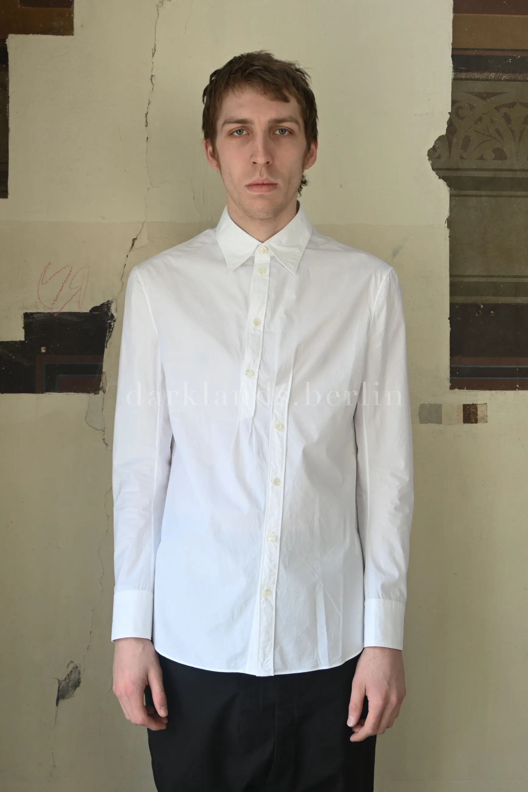 Stirred Dead-End Buttonstand, Back Raglan Shirt, White | Carol 