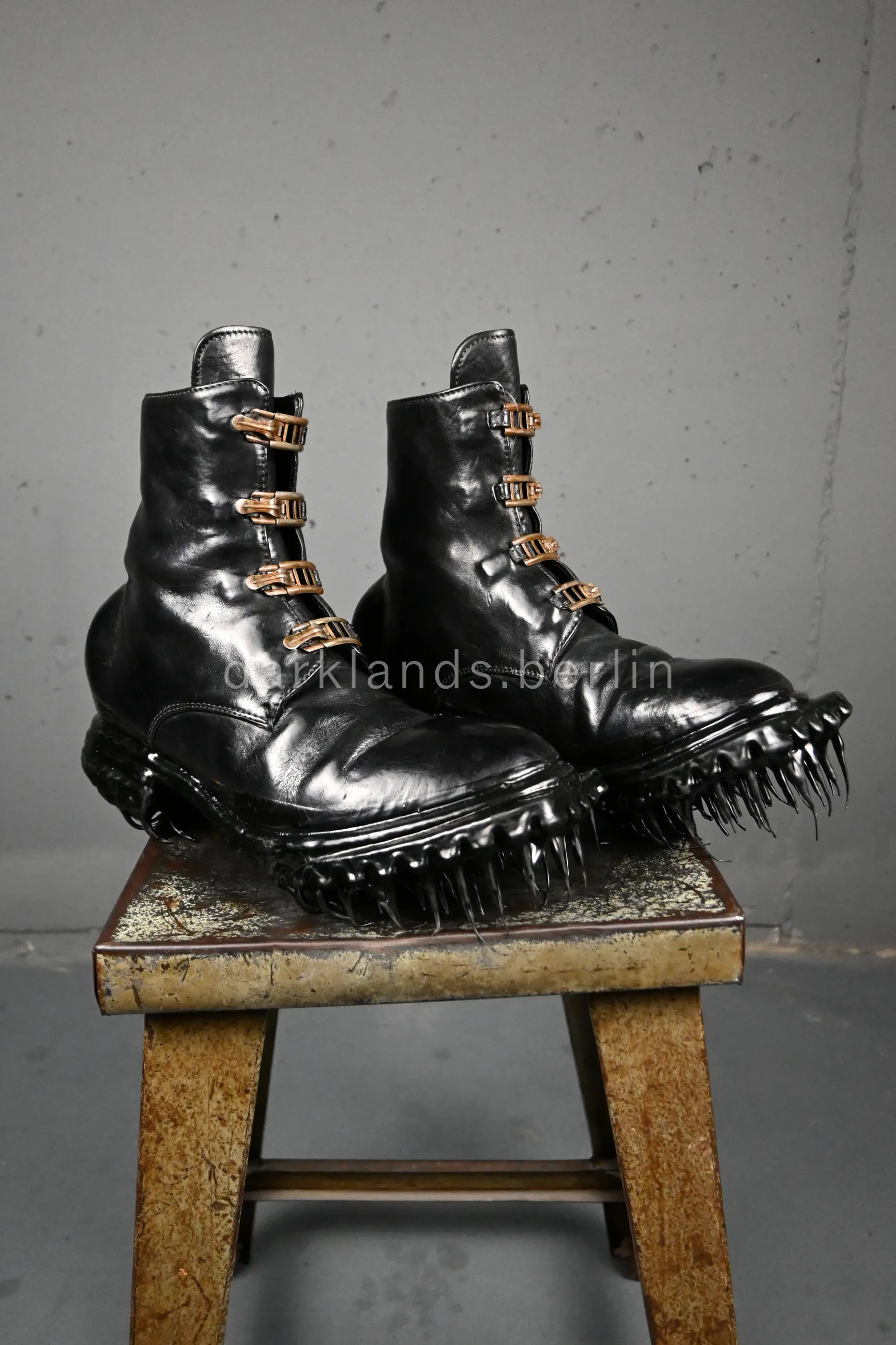 O.D. Goodyear Prosthetic Spur-Biter Drip Tank Combat | Carol 