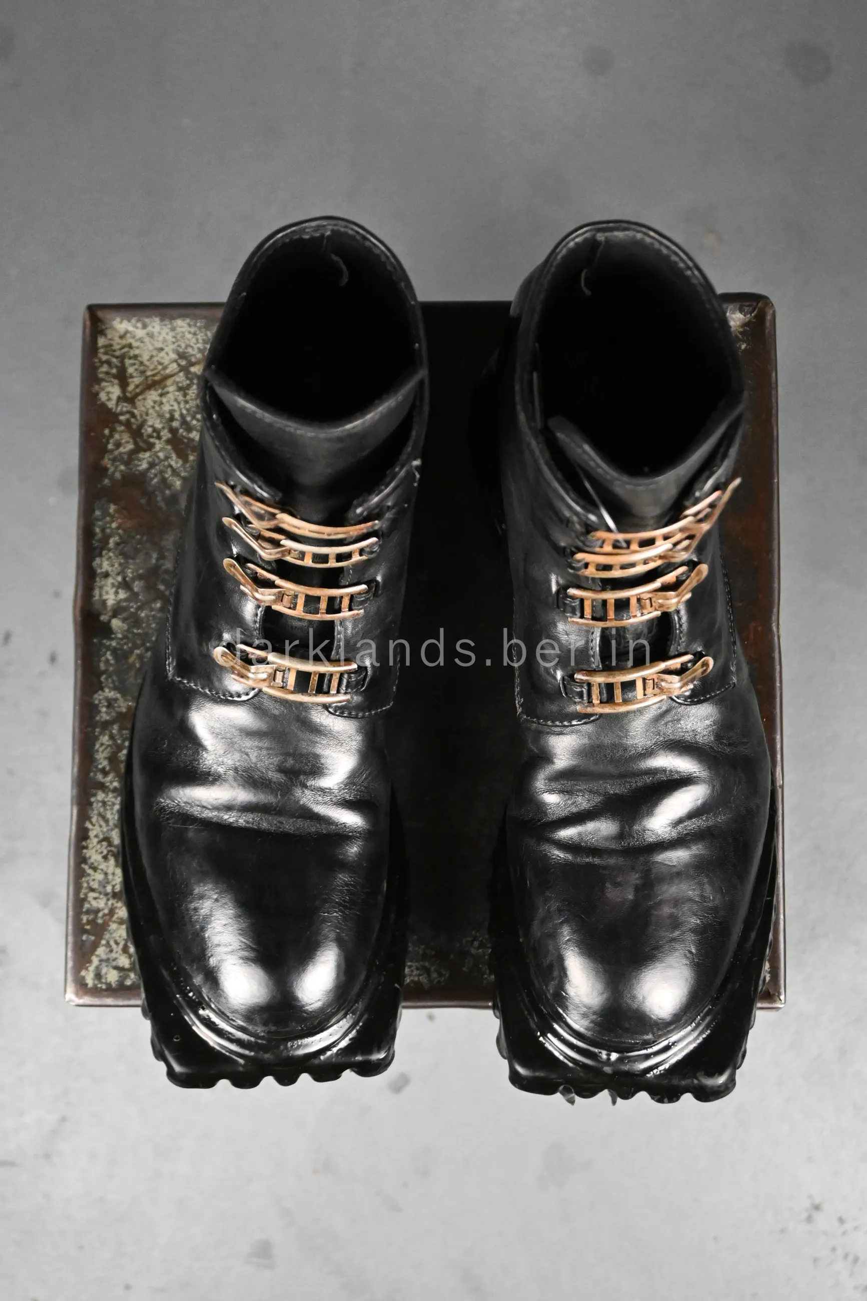 O.D. Goodyear Prosthetic Spur-Biter Drip Tank Combat | Carol 